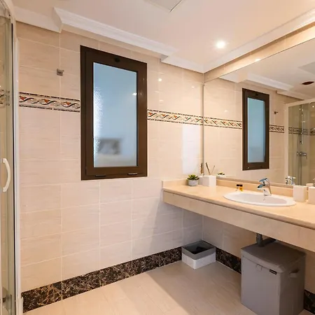 Exclusivo Atico Con Esplendidas Vistas Al Mar Estepona